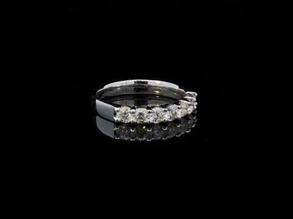 Rotating video showing the jewelry item