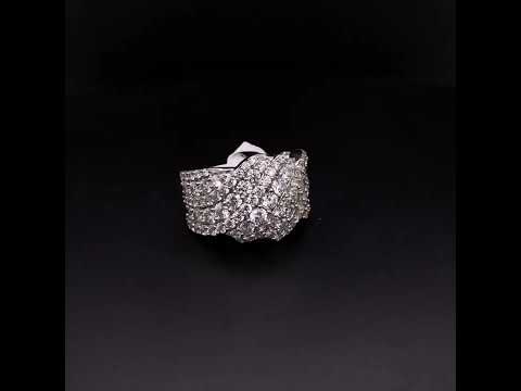 Rotating video showing the jewelry item