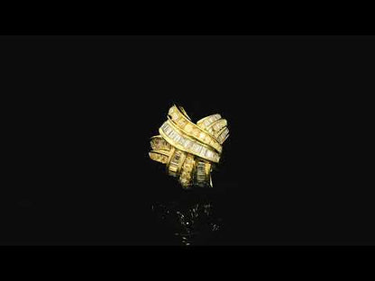 Rotating video showing the jewelry item