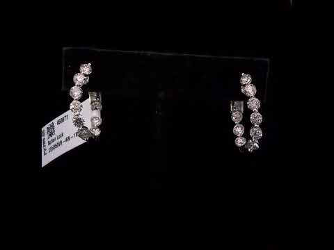 Rotating video showing the jewelry item