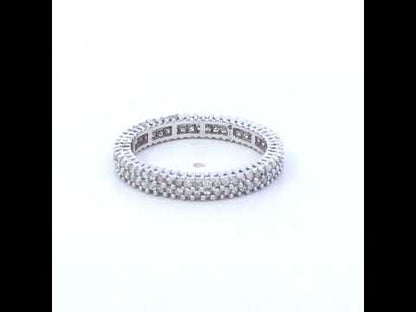 Rotating video showing the jewelry item