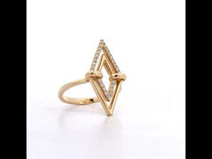 Rotating video showing the jewelry item