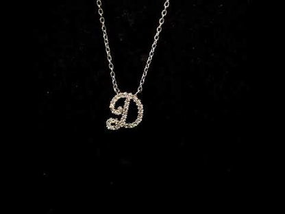 Rotating video showing the jewelry item