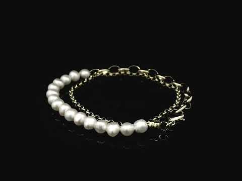 Rotating video showing the jewelry item