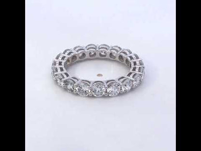 Rotating video showing the jewelry item