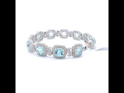 Rotating video showing the jewelry item