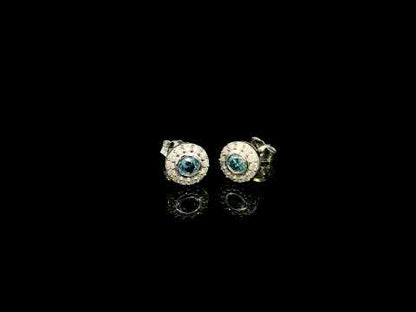Rotating video showing the jewelry item