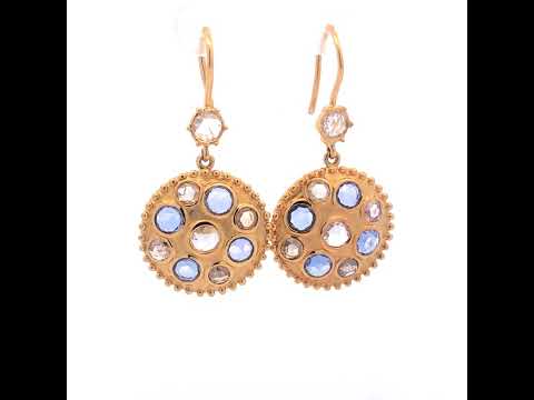 Rotating video showing the jewelry item