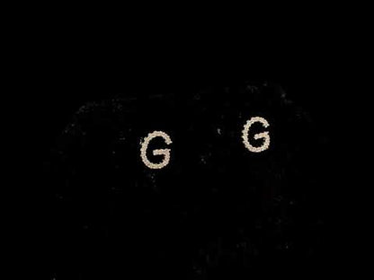 Rotating video showing the jewelry item