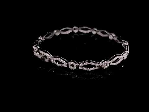 Rotating video showing the jewelry item
