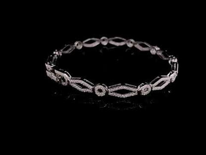 Rotating video showing the jewelry item