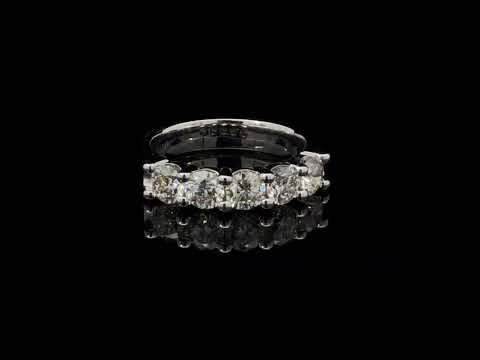 Rotating video showing the jewelry item