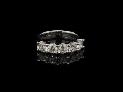 Rotating video showing the jewelry item