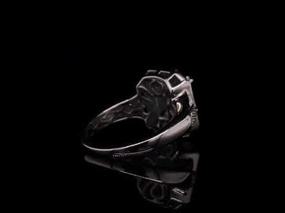 Rotating video showing the jewelry item