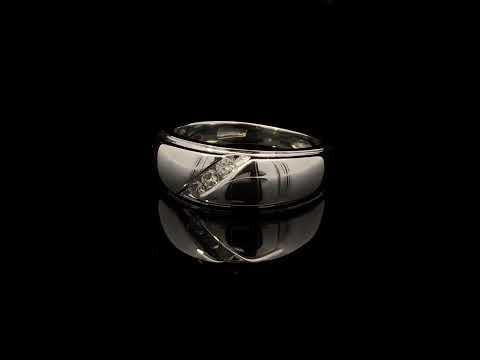 Rotating video showing the jewelry item