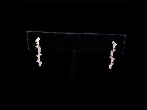 Rotating video showing the jewelry item