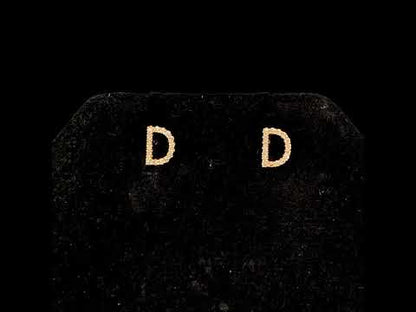 Rotating video showing the jewelry item