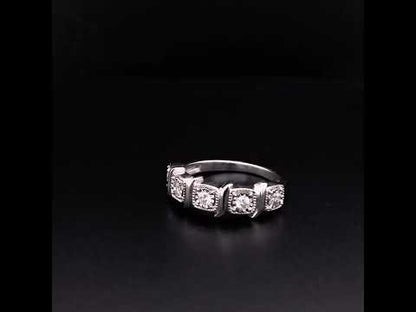 Rotating video showing the jewelry item