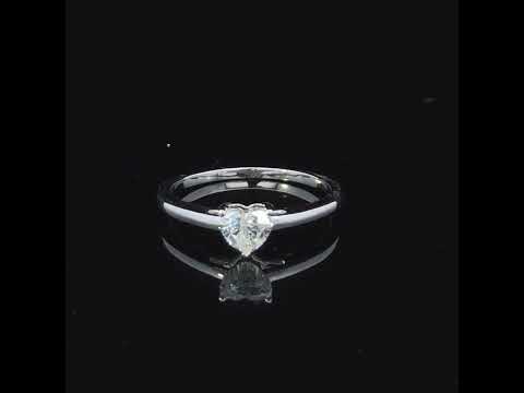 Rotating video showing the jewelry item