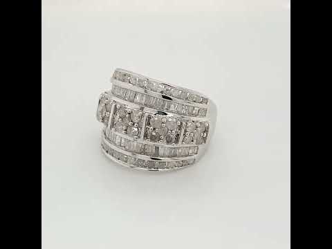 Rotating video showing the jewelry item