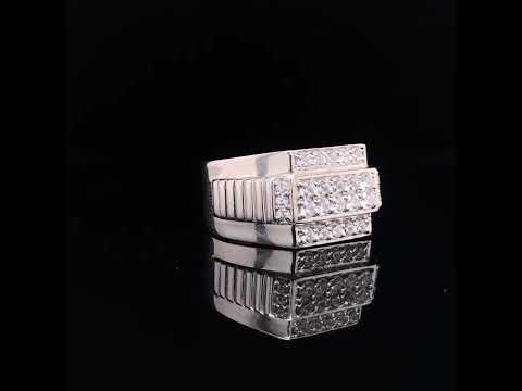 Rotating video showing the jewelry item