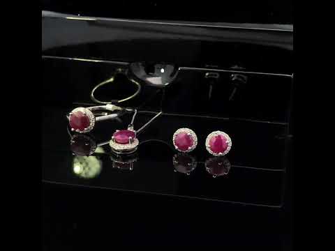 Rotating video showing the jewelry item