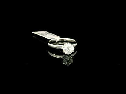 Rotating video showing the jewelry item