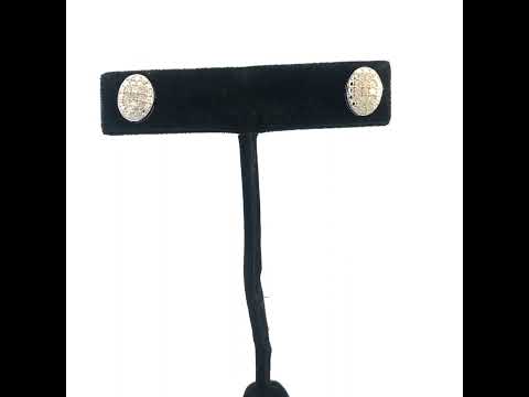 Rotating video showing the jewelry item