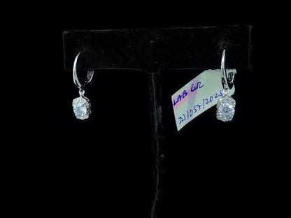 Rotating video showing the jewelry item