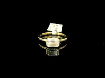 Rotating video showing the jewelry item