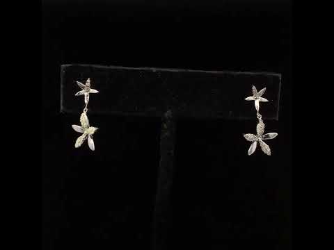 Rotating video showing the jewelry item