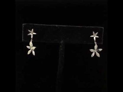 Rotating video showing the jewelry item