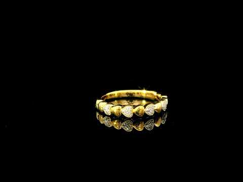 Rotating video showing the jewelry item