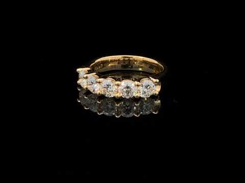 Rotating video showing the jewelry item