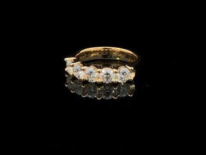 Rotating video showing the jewelry item