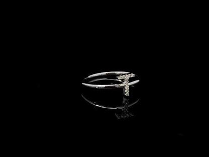 Rotating video showing the jewelry item