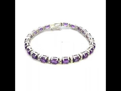 Rotating video showing the jewelry item