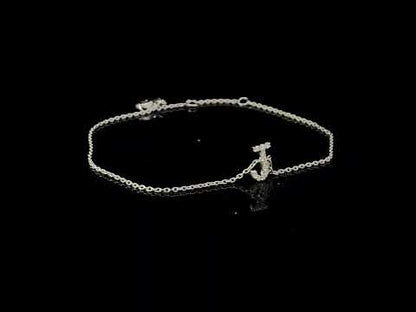 Rotating video showing the jewelry item