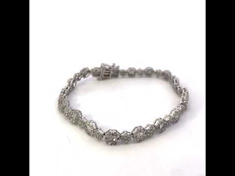 Rotating video showing the jewelry item