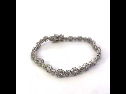 Rotating video showing the jewelry item