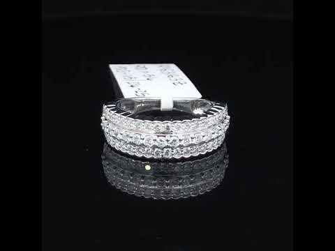 Rotating video showing the jewelry item