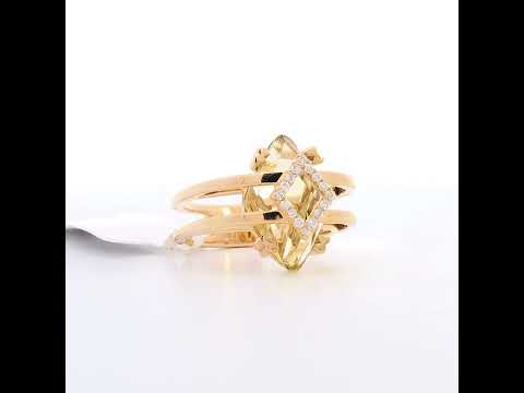 Rotating video showing the jewelry item