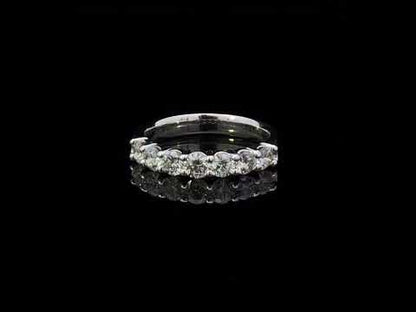 Rotating video showing the jewelry item