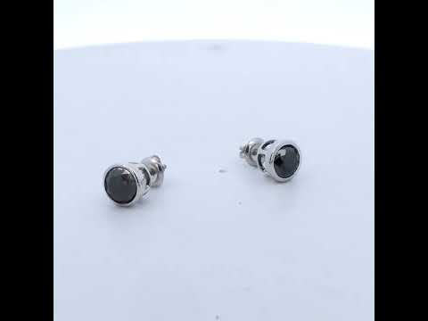 Rotating video showing the jewelry item