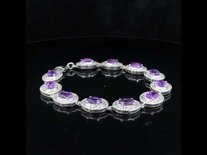 Rotating video showing the jewelry item