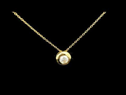 Rotating video showing the jewelry item