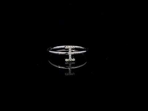 Rotating video showing the jewelry item