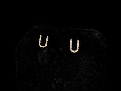 Rotating video showing the jewelry item