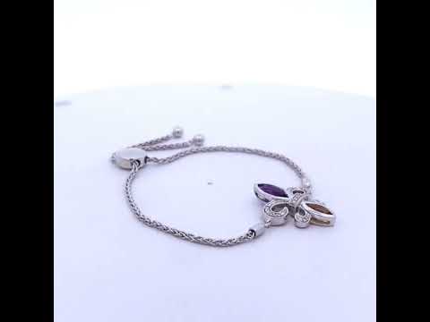 Rotating video showing the jewelry item