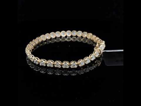 Rotating video showing the jewelry item